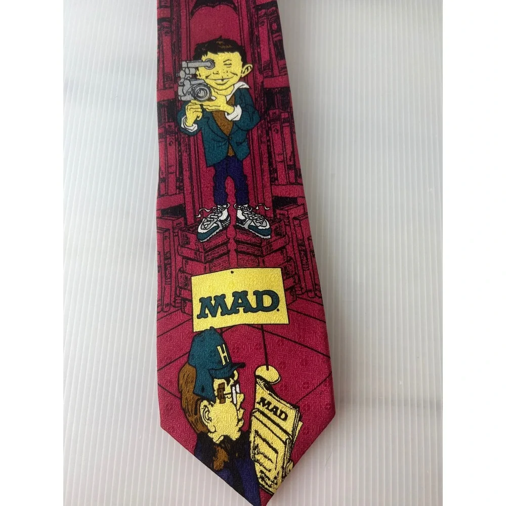 Vintage 1992 MAD Magazine Alfred E Neuman‎ Silk Tie Red Burgundy Camera NWT 90s